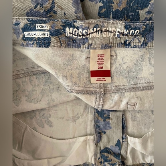 (10) NWOT women’s plus size floral jeans Mossimo Supply (28W) MSRP $58 - Picture 7 of 8